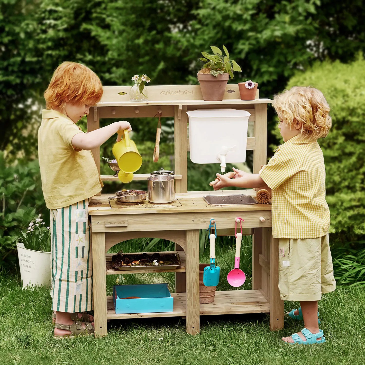 How to Choose the Right Mud Kitchen for Your Toddler
